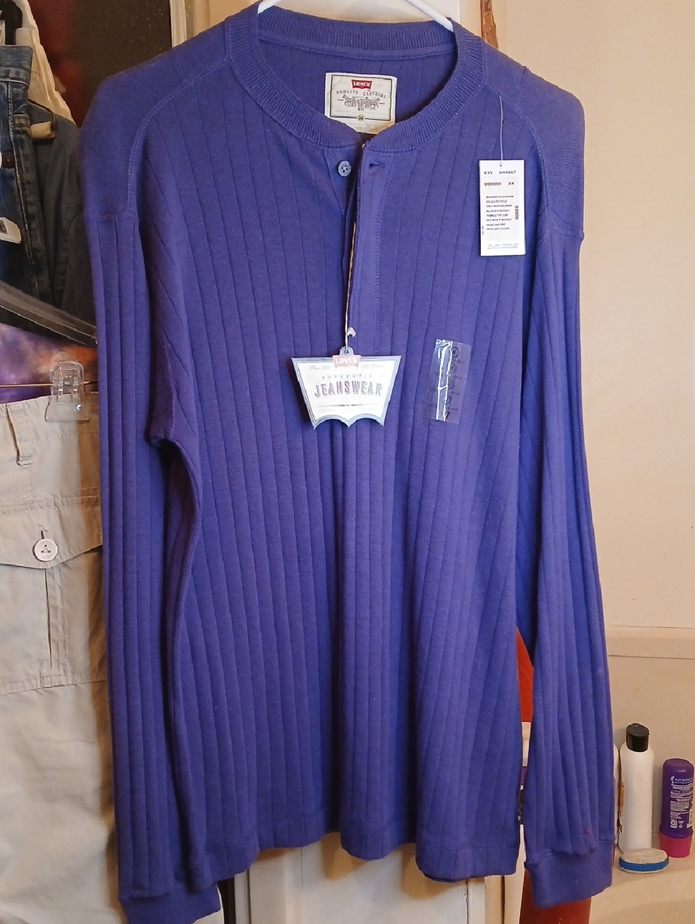 NWT, Levi's Men's Deep Purple Ribbed Henley‎ Sweater, Sz.M
